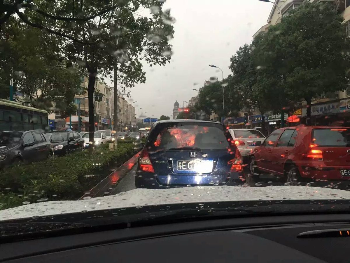 张家港遭强降雨及闪电雷雨天气,你那里情况